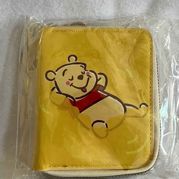 New Winnie the Pooh Yellow Zip Wallet - Picture 1 of 3